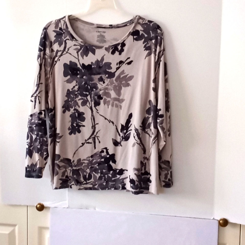 St. John's Bay Women's Long-Sleeve Stretch Top - Size (2X) - Gray